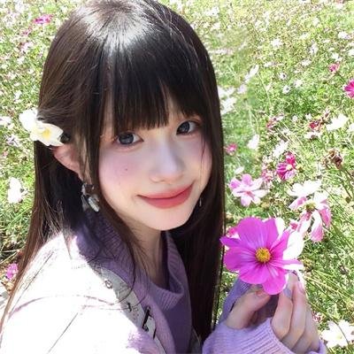 人气爱豆被曝机场牵手女助理，深夜豪宅门口画面流出